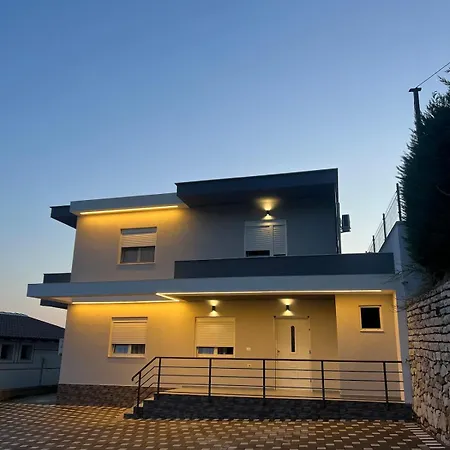 Comfortable 2-bedroom Near Tirana Airport Casa vacanze Vorë