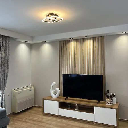 Comfortable 2-bedroom Near Tirana Airport Casa vacanze Vorë