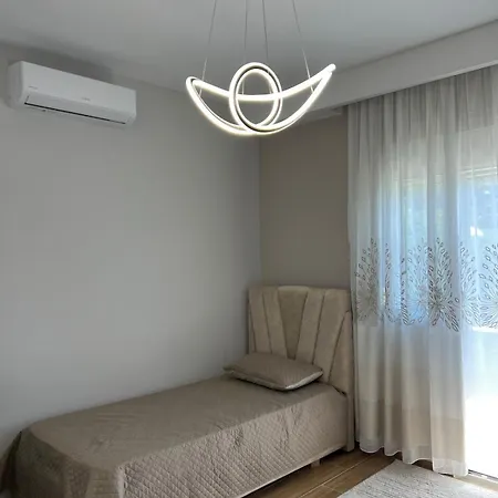 Comfortable 2-bedroom Near Tirana Airport Casa vacanze