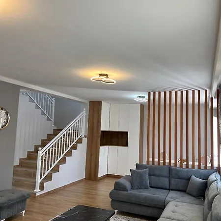 Comfortable 2-bedroom Near Tirana Airport Casa vacanze